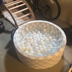 Ball pit