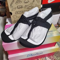 Skechers Yoga Form Sandles Size 5