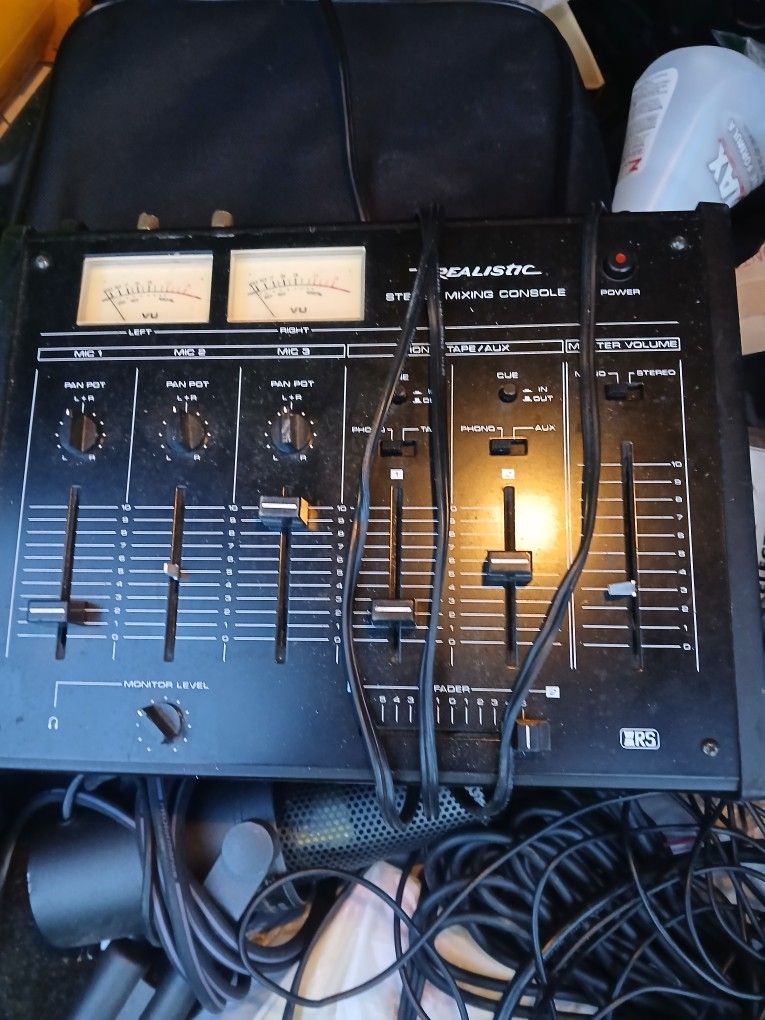 Realistic 32-1300 C Music Mixing Table With Micropho E