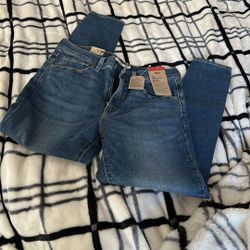 New Levi's High Rise Super Skinny 720