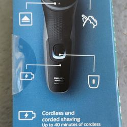BRAND NEW !! Norelco Electric  Shaver  Never Opened 