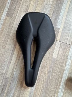 Specialized saddle 143mm