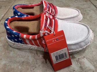 Size 5 Hey Dude Americana shoes (new)