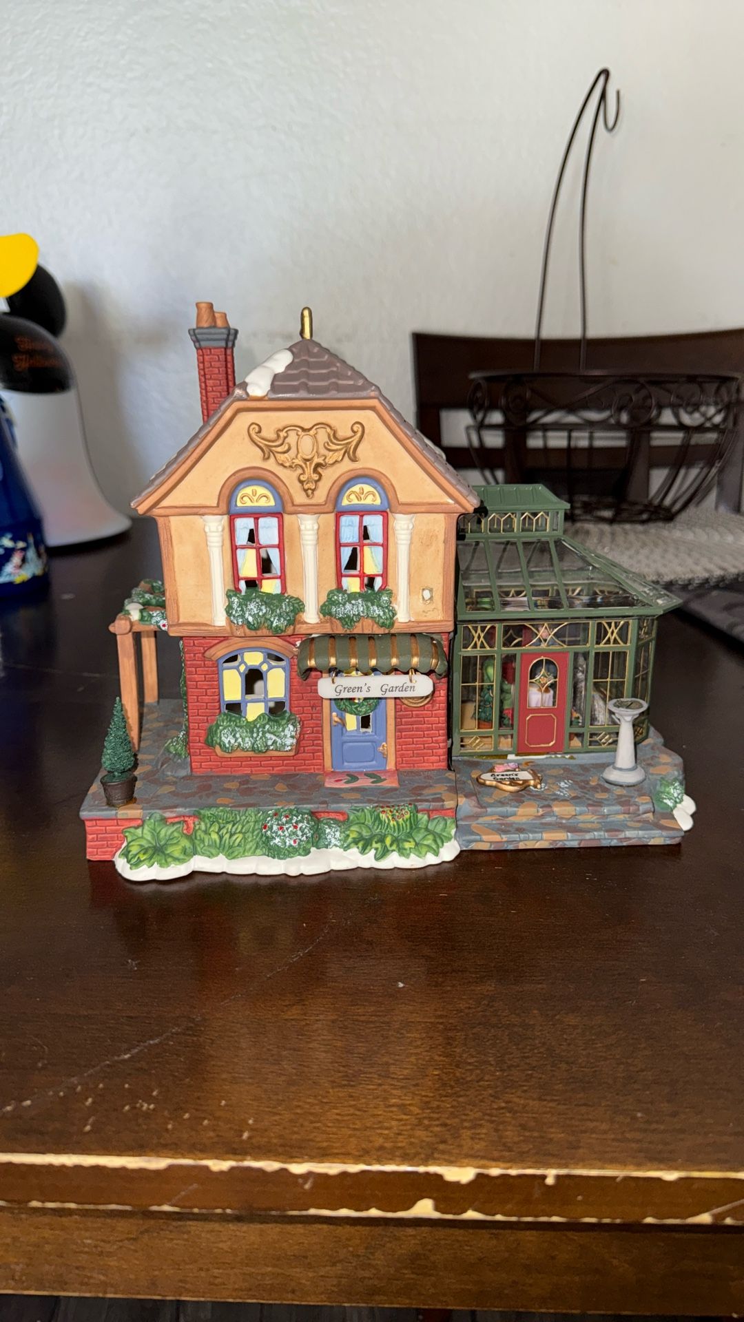 Department 56 Christmas in the City Village “Stems and Vines Garden House”
