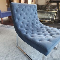 💙 Modern Navy Blue Tufted Accent Chair – $85 (OBO)