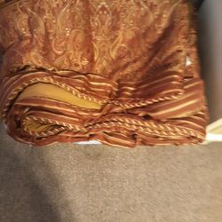 Comforter Pillow Shams and Bedskirt 