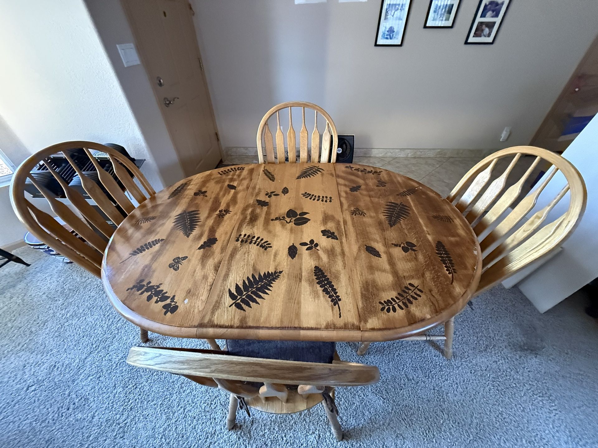 Solid Oak Kitchen Table w/4 Chairs