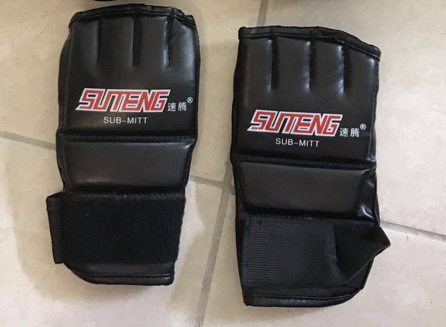 Suteng Sub-Mitt 1st Knuckle UFC Training Boxing Gloves Black Adjustable Strap