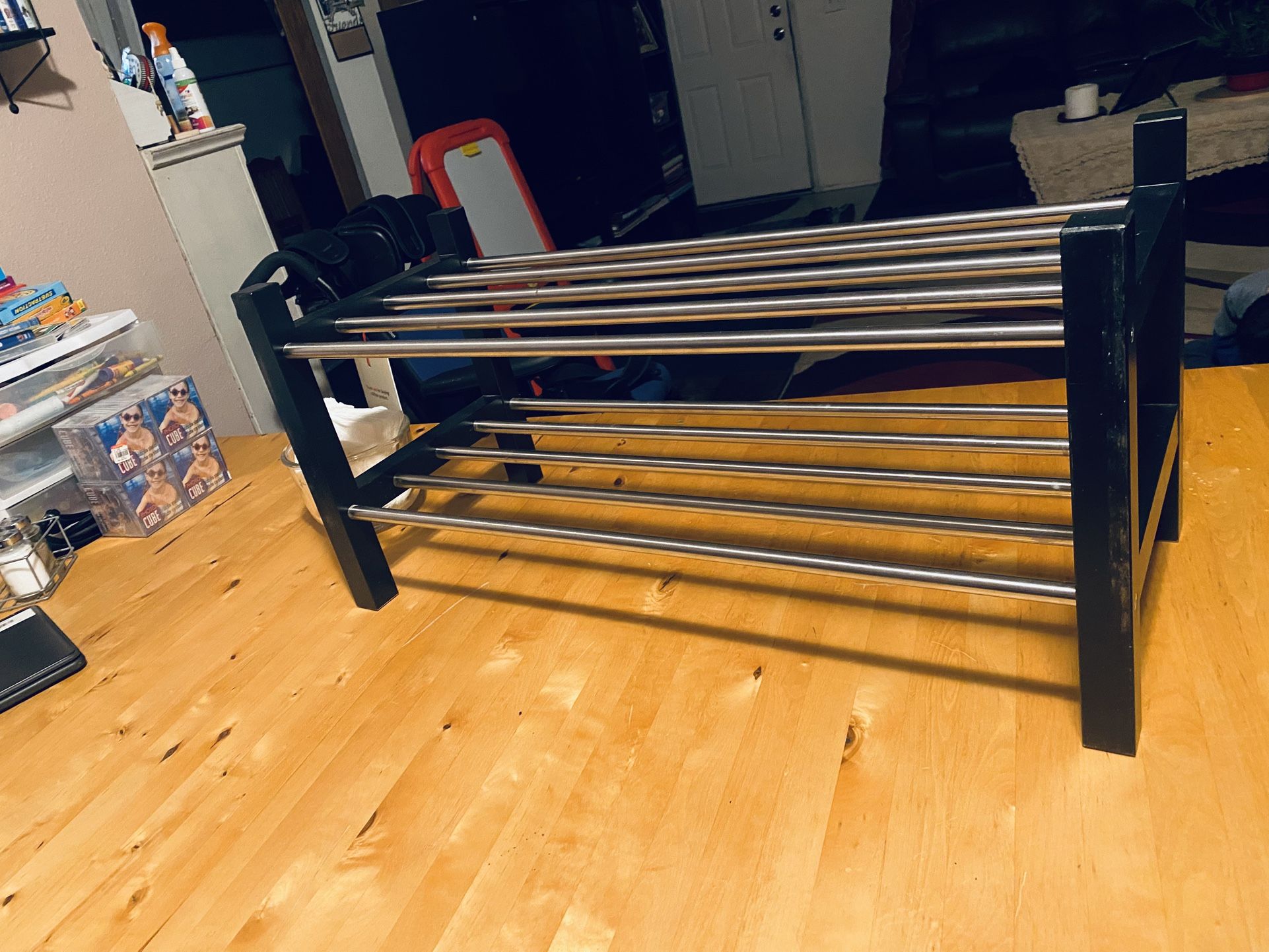 $35-Very nice long sturdy shoe rack measures 1’2” height X 1ft deep X 2ft 6 1/2” long- pick up near fred meyers yakima- $ 35- Zapatero largo y res