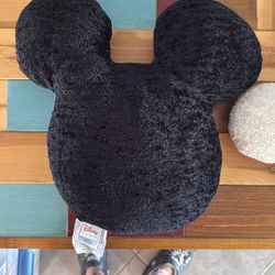 Disney Mickey Mouse Head And Hand Pillow Set