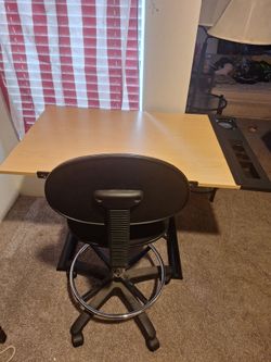 Art table with rolling chair