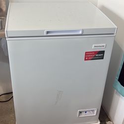 Fridgaire chest Freezer 