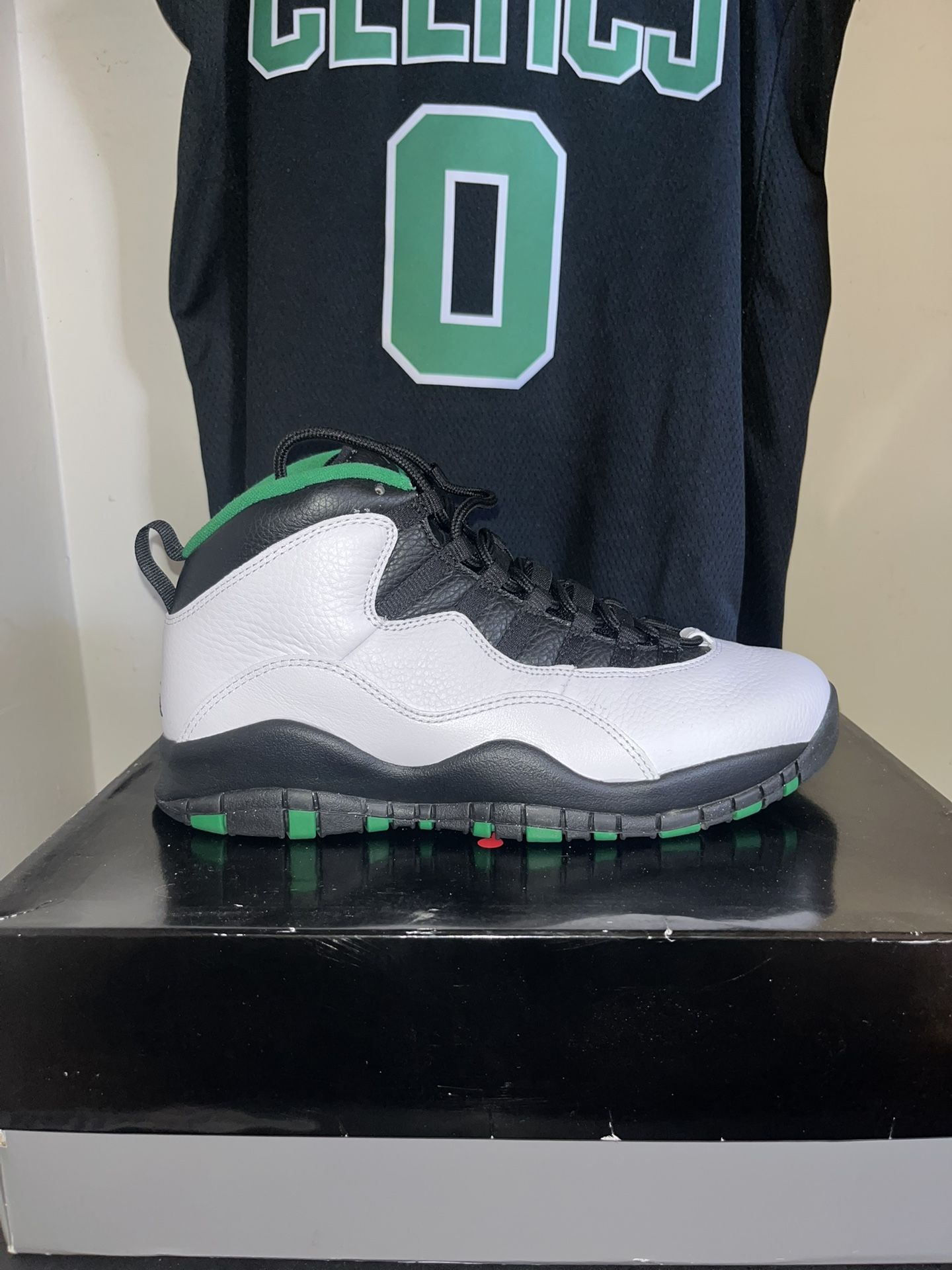 Jordan 10 Retro “Seattle”