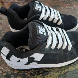 DC Youth Shoes Size 5.5