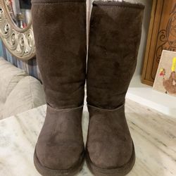 Ladies Sz 6 UGG boots