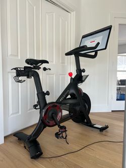 Peloton Bike+ 23.8” Rotating HD Touchscreen Exercise Bike | Excellent Condition | Local Pickup