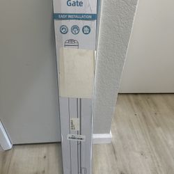 Retractable gate