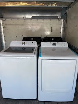 SAMSUNG  WASHER AND. DRYER. SET.
