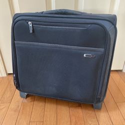 SOLO Rolling Case With Wheels 