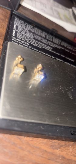10k diamond stud earrings