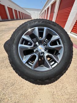 20s Chevy gmc Rst Silverado on all terrain tires rims Rines wheels 6lug Oem