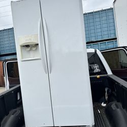 Doble Door Frigidaire Refrigerator Ice Maker  