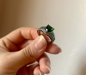 New Women’s Green Heart Stone Ring with Lab Made Opal Accent