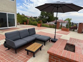 Outdoor Patio Furniture Set - Sectional, Umbrella, Cover!