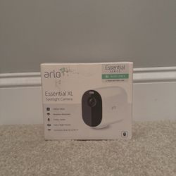 ARLO ESSENTIAL XL SPOTLIGHT CAMERA