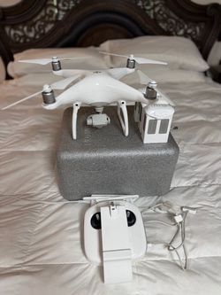DJI PHANTOM 4 pro.