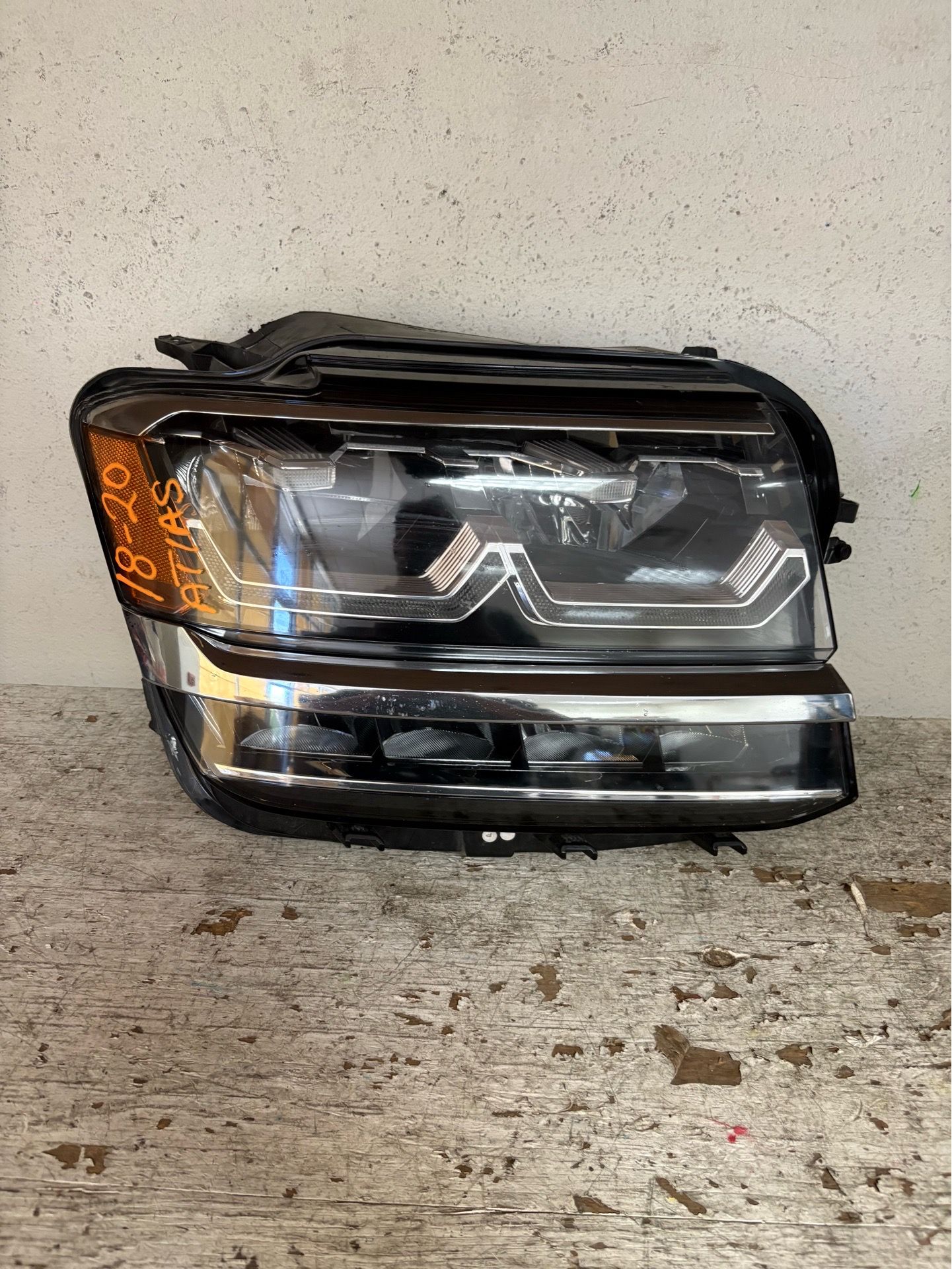 2018 - 2020 volswagen atlas right headlight
