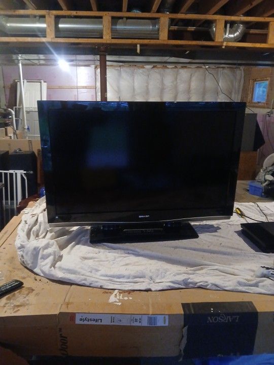 46" Sharp TV 1080p