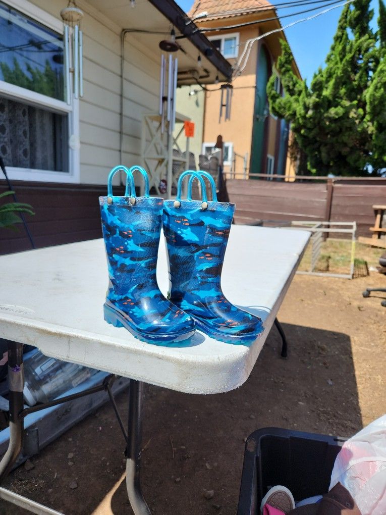 Rain Boots Size 7