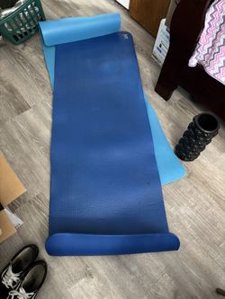 2 Yoga Mats & Massage Roller 