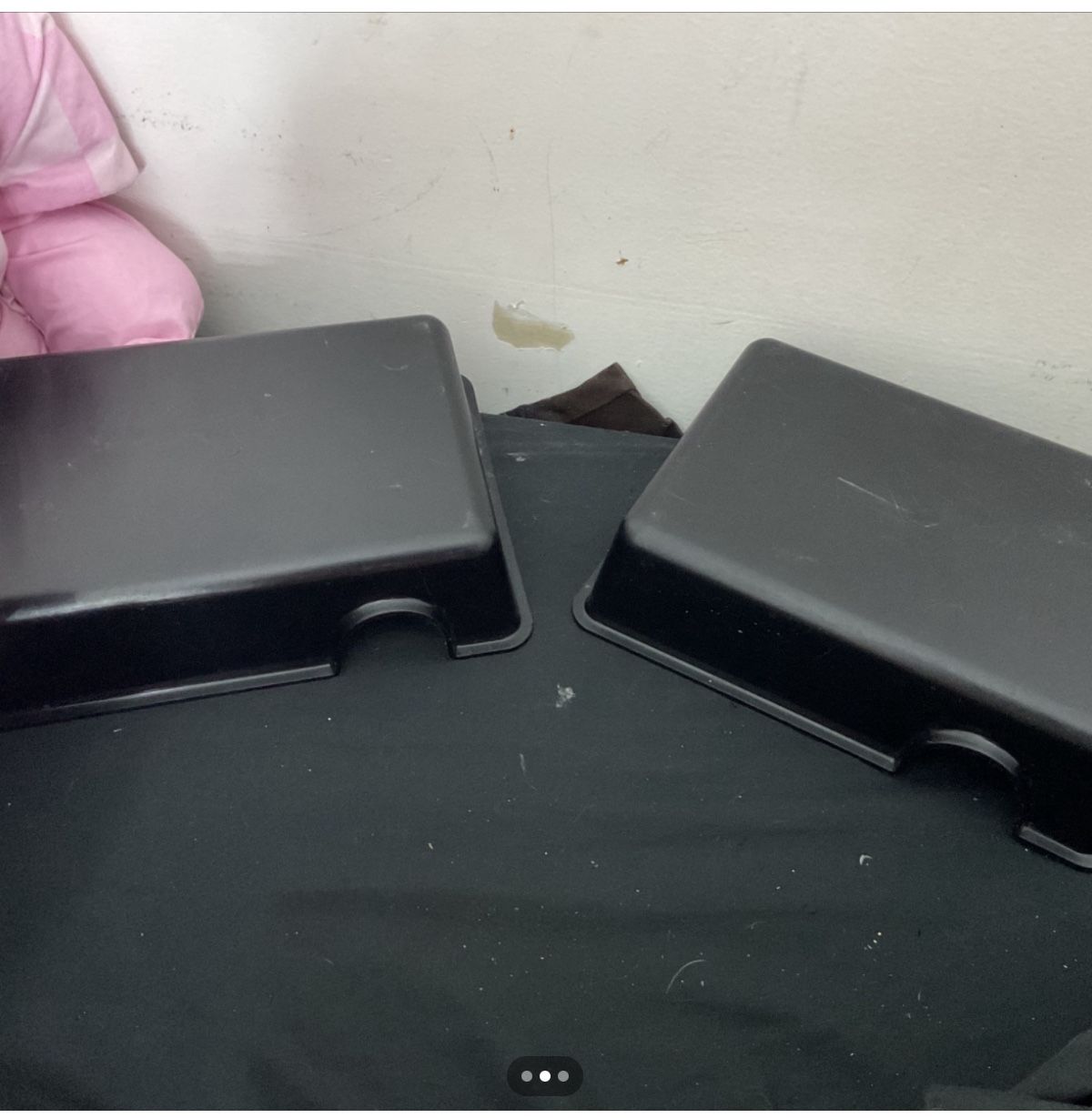 2 medium reptile hides