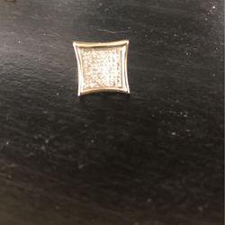 One Diamond Men Earring 10k
