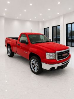 2011 GMC Sierra Short bed Single Cab Shirt Bed 4X4