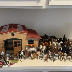 Quality Toy Barn and Horse Figurines 