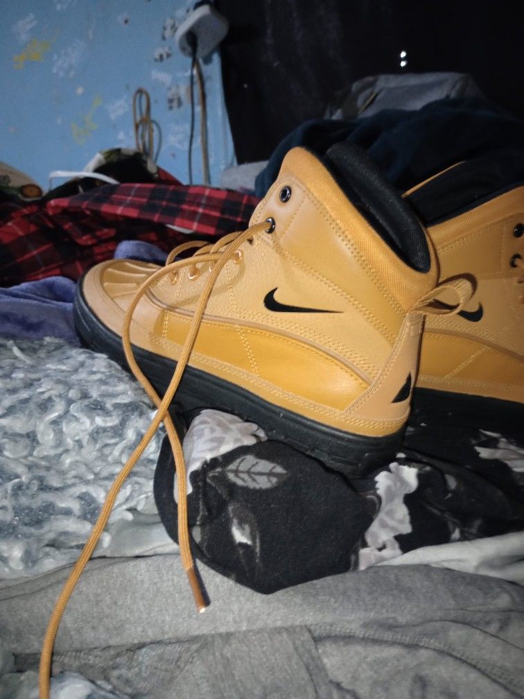 4y Boy Nike Waterproof Boots