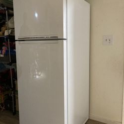 Whirlpool Fridge &  Top Freezer WRT518SZFWO0 Works Great 