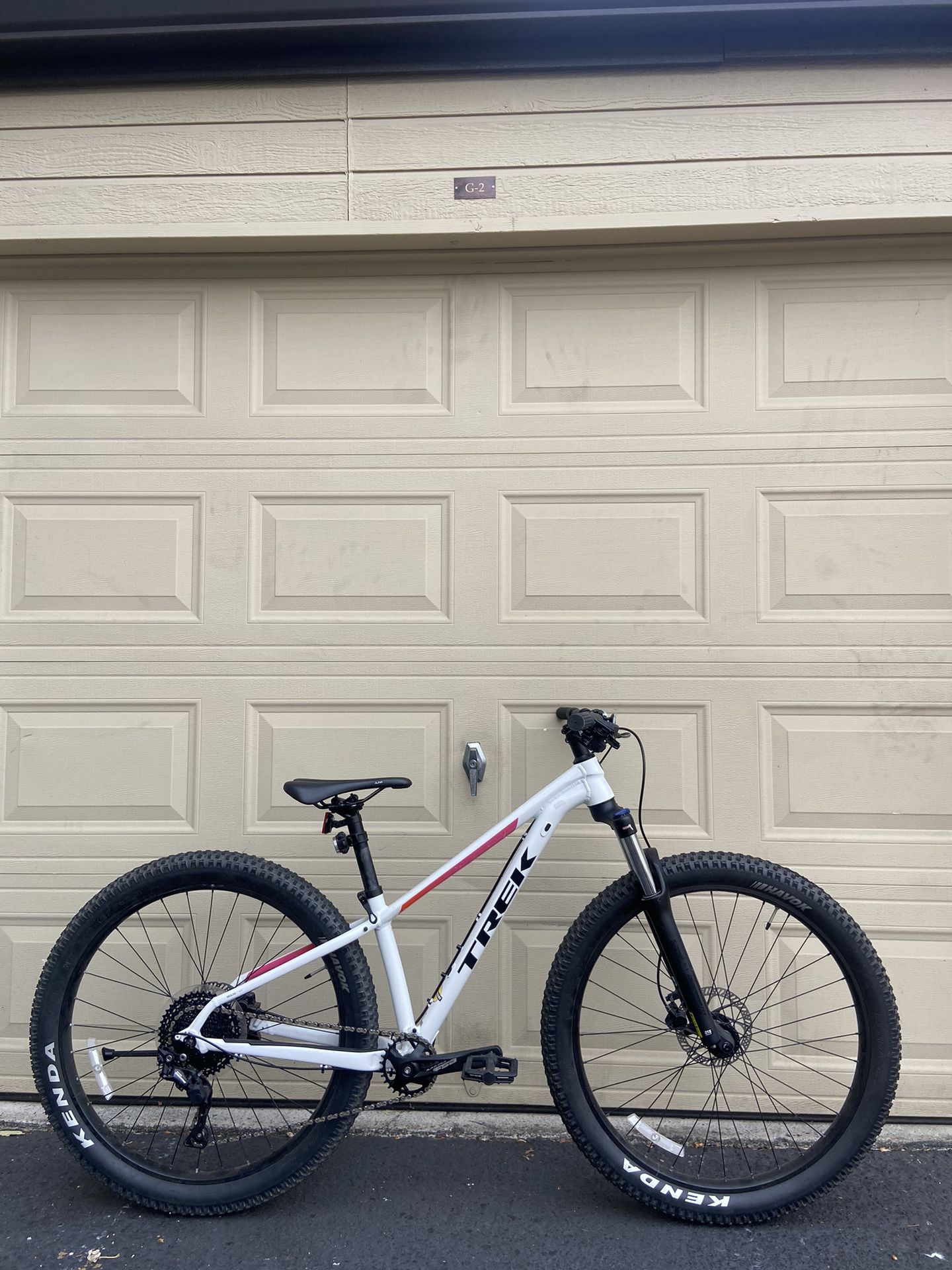 Trek Roscoe 6 Women’s – 13.5” Frame – 27.5” Wheels – Shimano Deore 1x10 – Hydraulic Bicycle