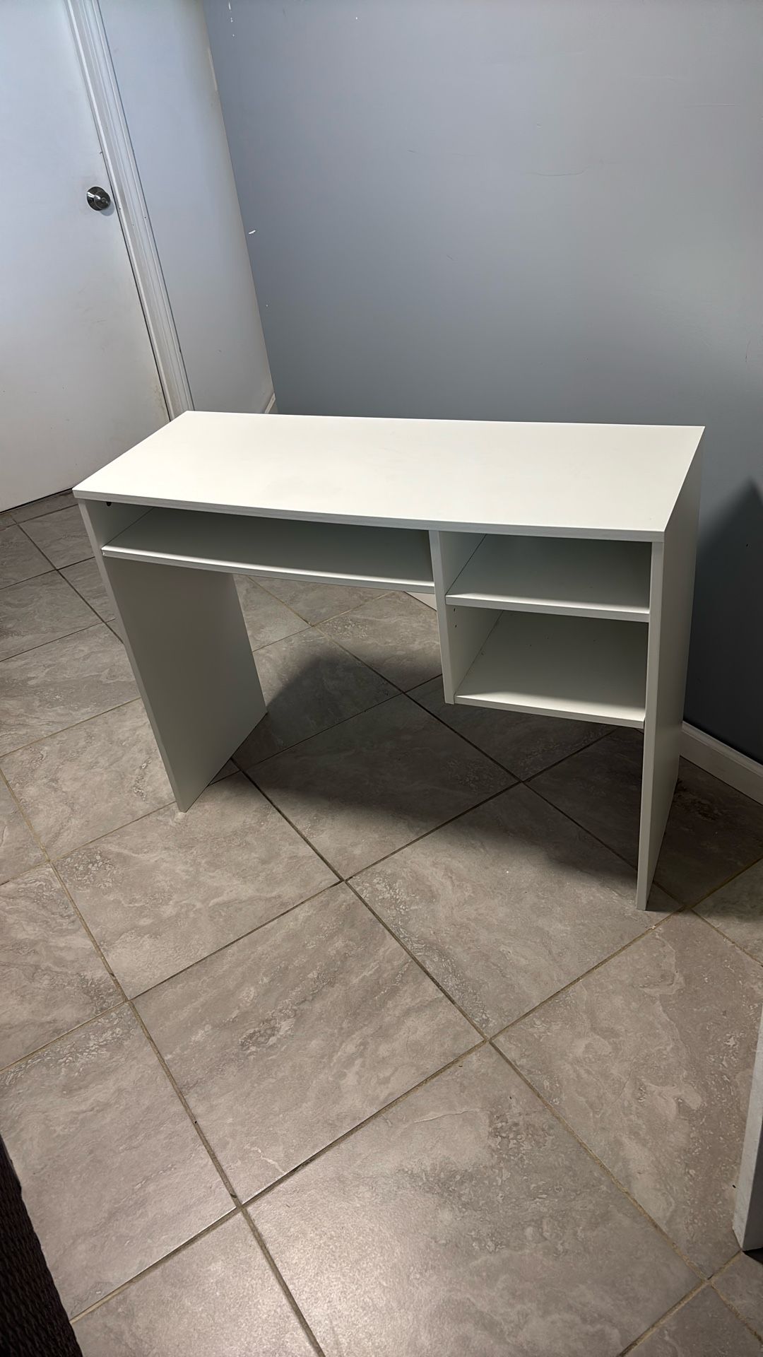 White Desk for sale