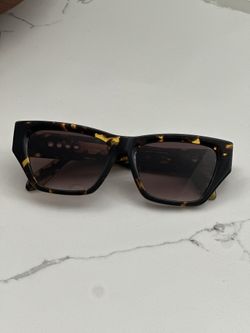 Brand new Quay Sunglasses