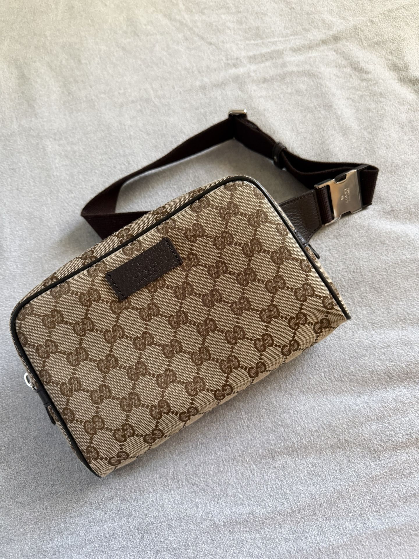 Gucci GG Supreme Belt Bag / Crossbody (Authentic)
