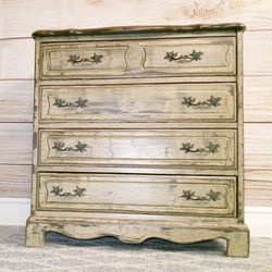 Vintage - French Provincial Chest of drawers with Distressed Look