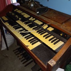 Old Piano. 