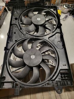 2014----2017 Chevy Impala / 2013----2016 Chevy Malibu radiator fan assembly part# GM3115249