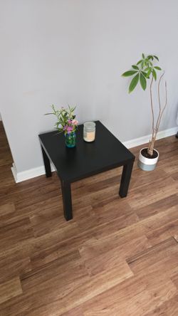 Modern Black Square End Table / Side Table - 22" x 22" x 17.5" - Great Condition!
