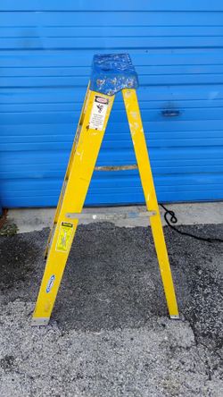 Ladder 4" fiberglass 250 lb limit