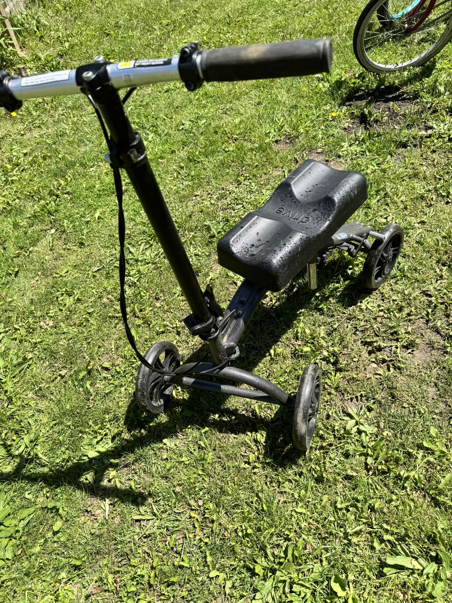 KNEE ANKLE INJURY REHAB SCOOTER. $20